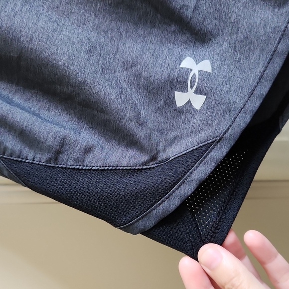 Under Armour Heat Gear Loose Running Shorts - Picture 2 of 6